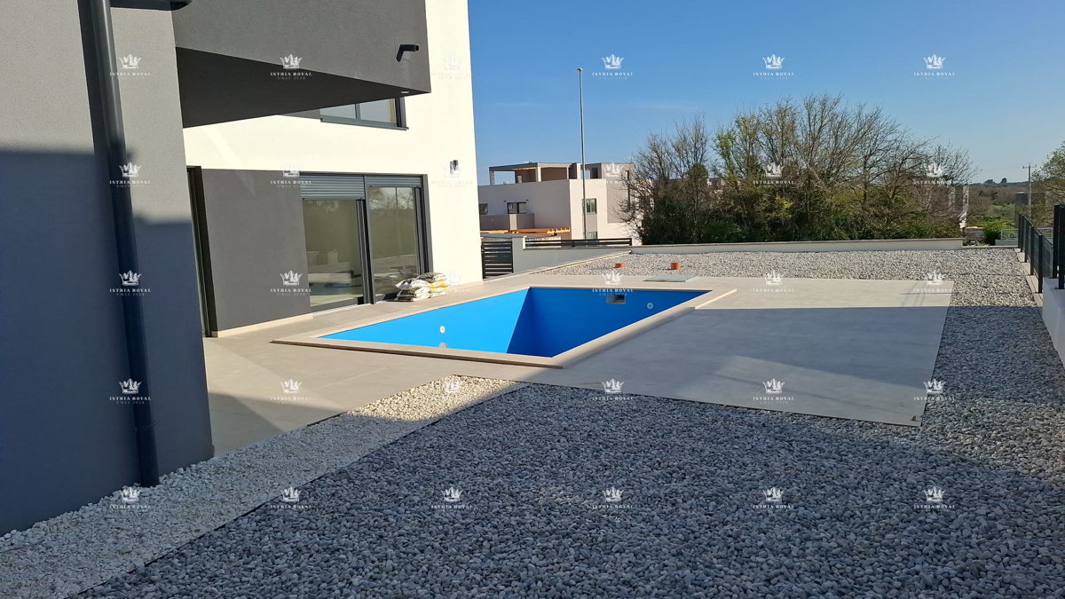 Nuova costruzione a Ližnjan – Casa duplex con piscina e completa privacy, vicino al mare