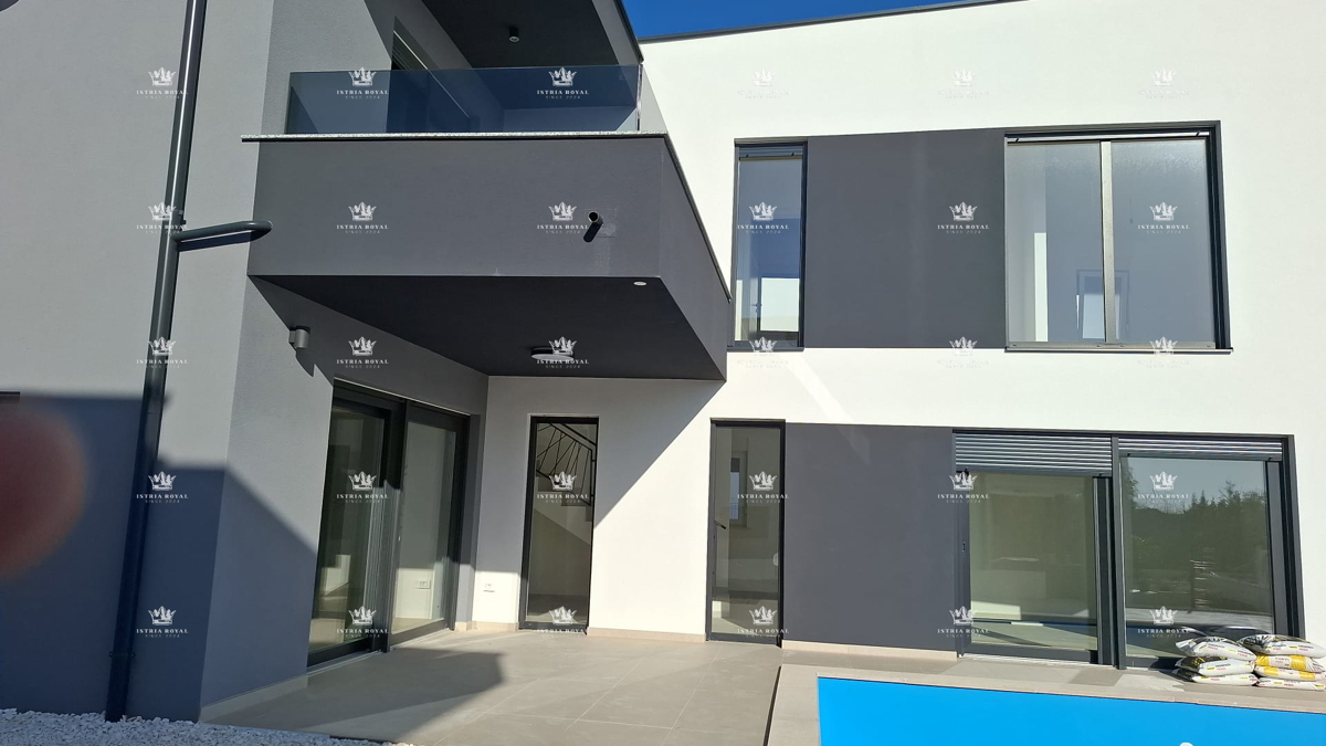 Nuova costruzione a Ližnjan – Casa duplex con piscina e completa privacy, vicino al mare