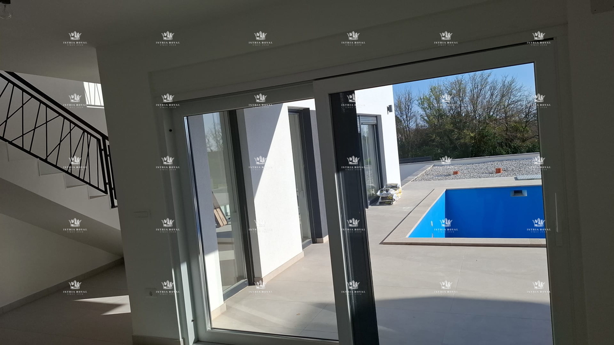 Nuova costruzione a Ližnjan – Casa duplex con piscina e completa privacy, vicino al mare