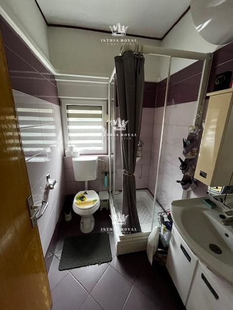 Istra, Pula, vendita di una casa con spazio commerciale di 70m2.