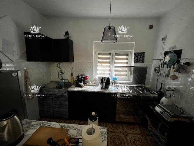 Istra, Pula, vendita di una casa con spazio commerciale di 70m2.