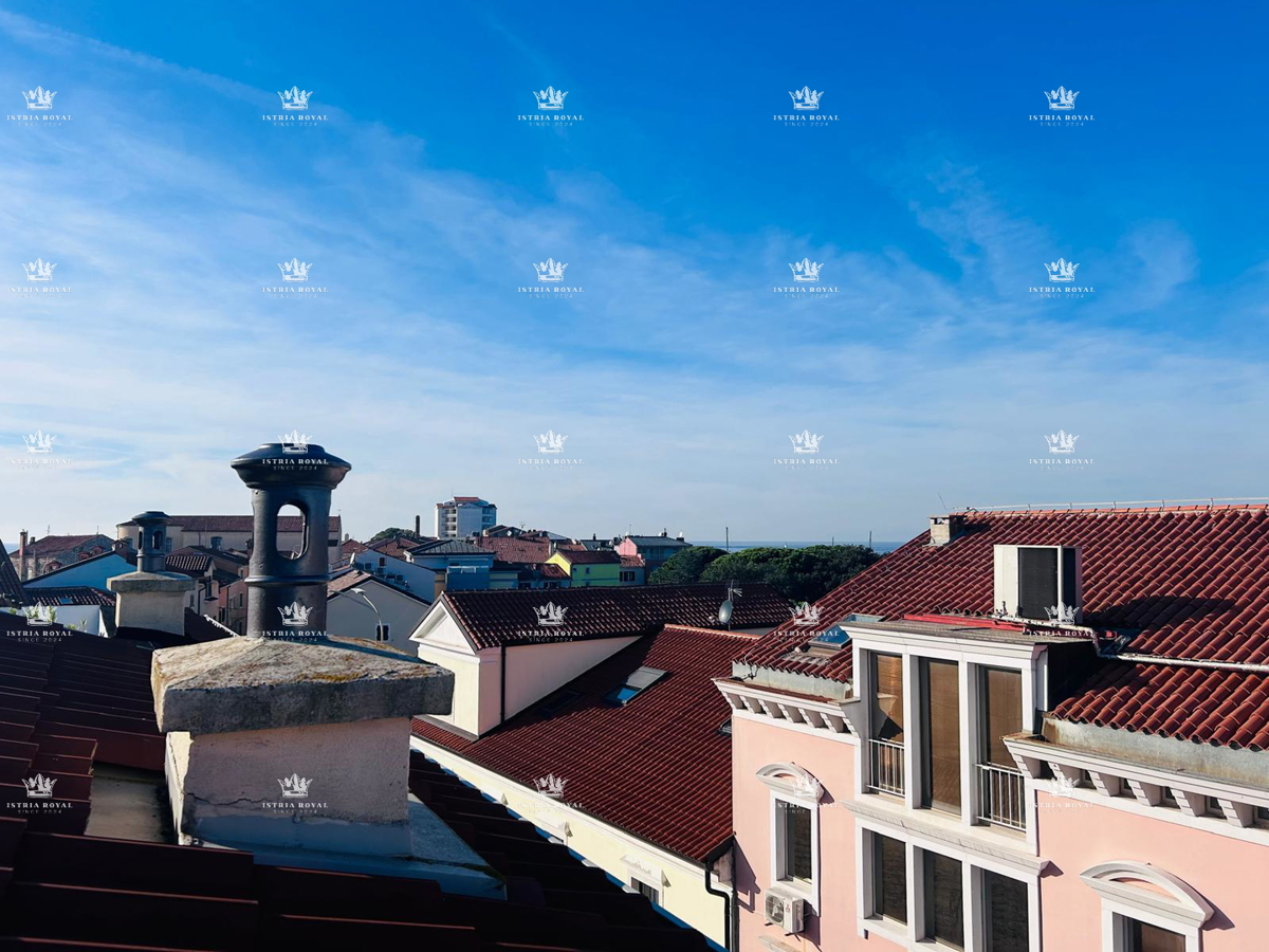 Vendita, Istria, Umago – Centro città, 2 appartamenti, 137 m², 40 m dal mare.