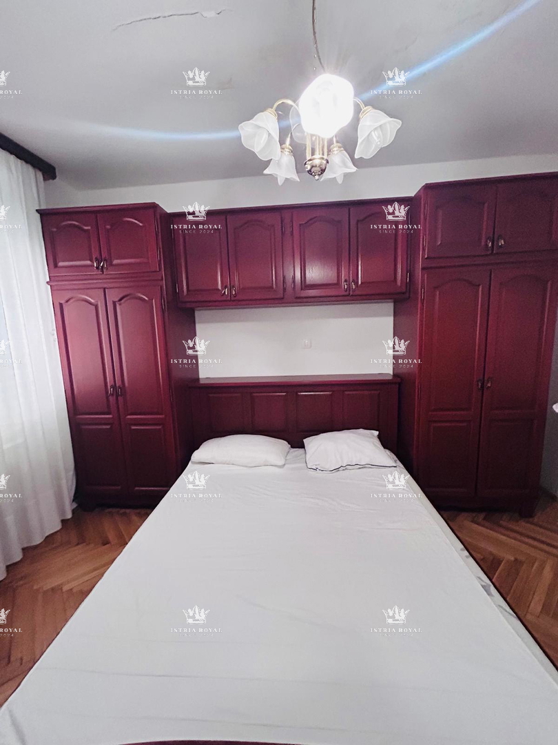 Vendita, Istria, Umago – Centro città, 2 appartamenti, 137 m², 40 m dal mare.