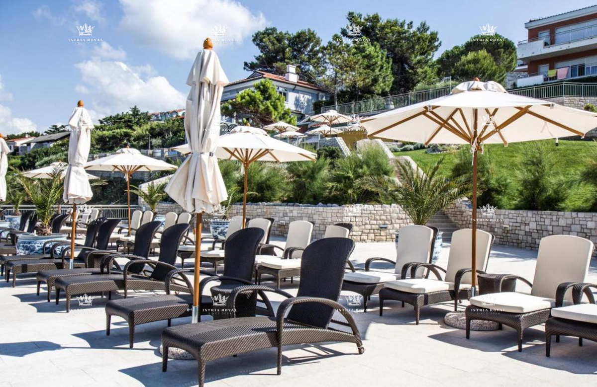 Istra, Crveni Vrh, Savudrija, appartamento 2 camere da letto + soggiorno 120m2, terrazza, vista mare, 100m dal mare
