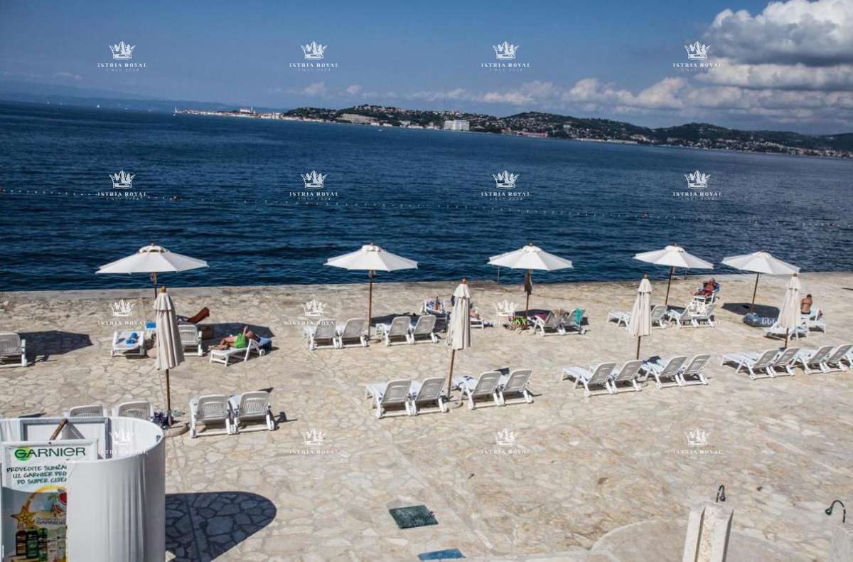 Istra, Crveni Vrh, Savudrija, appartamento 2 camere da letto + soggiorno 120m2, terrazza, vista mare, 100m dal mare