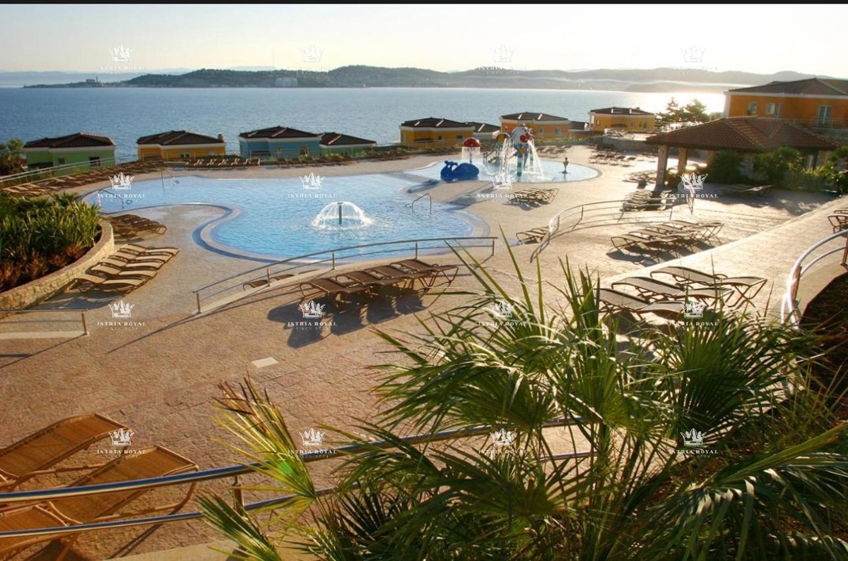 Istra, Crveni Vrh, Savudrija, appartamento 2 camere da letto + soggiorno 120m2, terrazza, vista mare, 100m dal mare