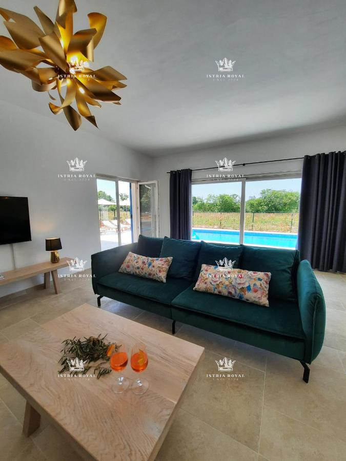 Villa di lusso con piscina in vendita a Kanfanar, Istria – Investimento immobiliare ideale vicino a Rovigno