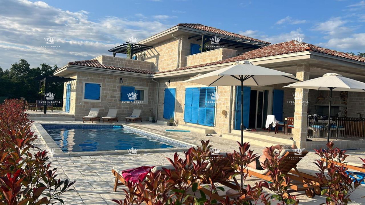 Villa di lusso con piscina in vendita a Kanfanar, Istria – Investimento immobiliare ideale vicino a Rovigno