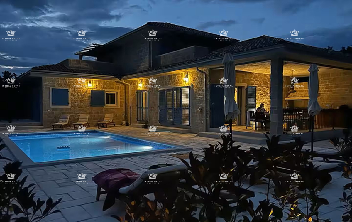 Villa di lusso con piscina in vendita a Kanfanar, Istria – Investimento immobiliare ideale vicino a Rovigno