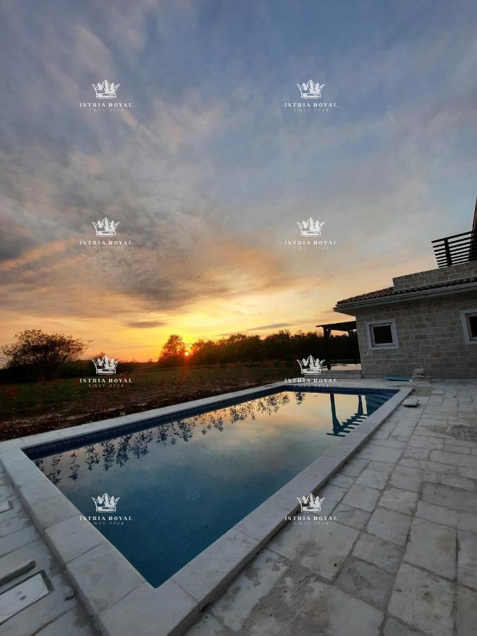 Villa di lusso con piscina in vendita a Kanfanar, Istria – Investimento immobiliare ideale vicino a Rovigno
