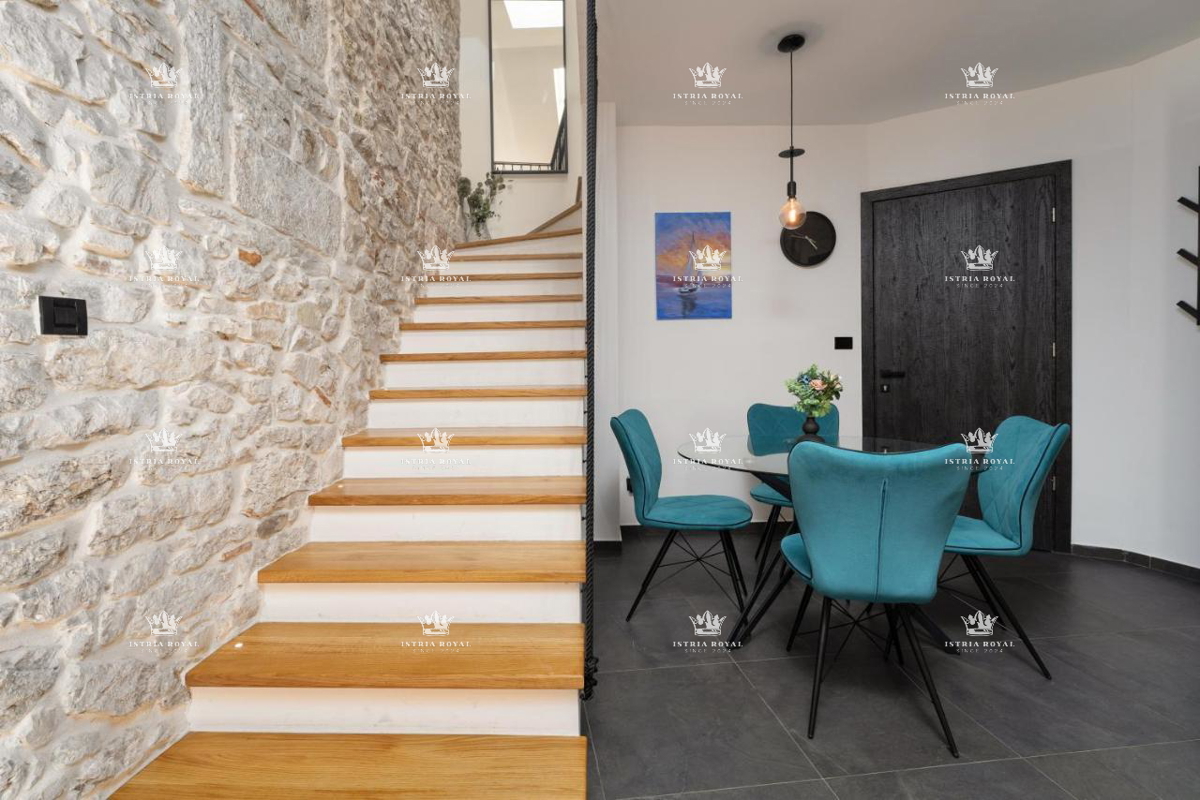 🏡 CASA IN PIETRA NEL CENTRO DI VRSAR – INVESTIMENTO IDEALE! 🏖️