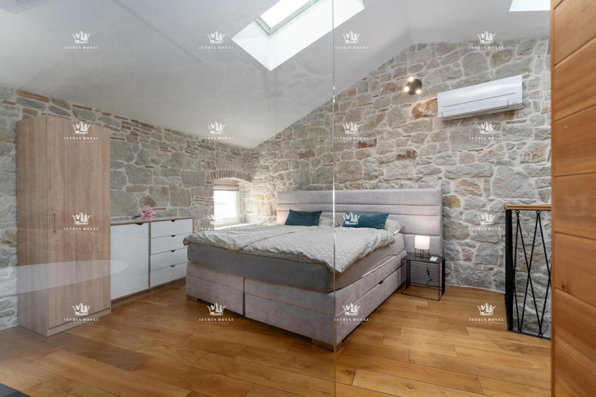 🏡 CASA IN PIETRA NEL CENTRO DI VRSAR – INVESTIMENTO IDEALE! 🏖️