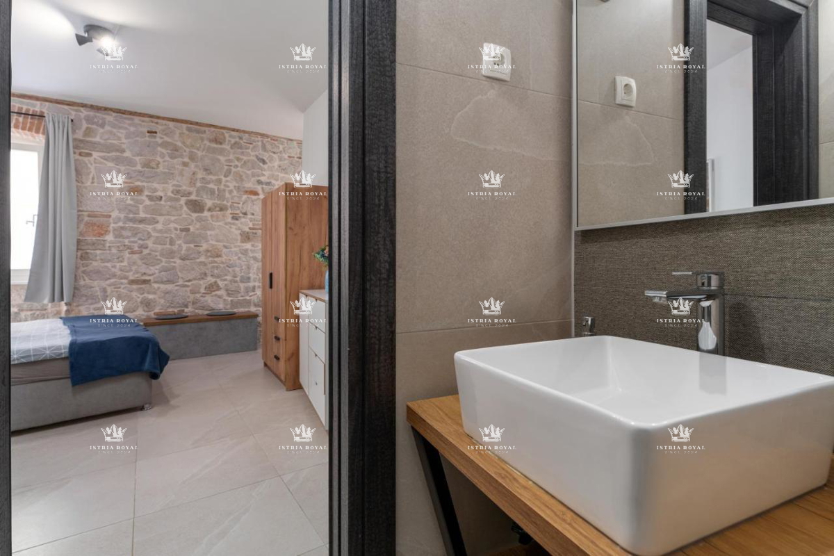 🏡 CASA IN PIETRA NEL CENTRO DI VRSAR – INVESTIMENTO IDEALE! 🏖️