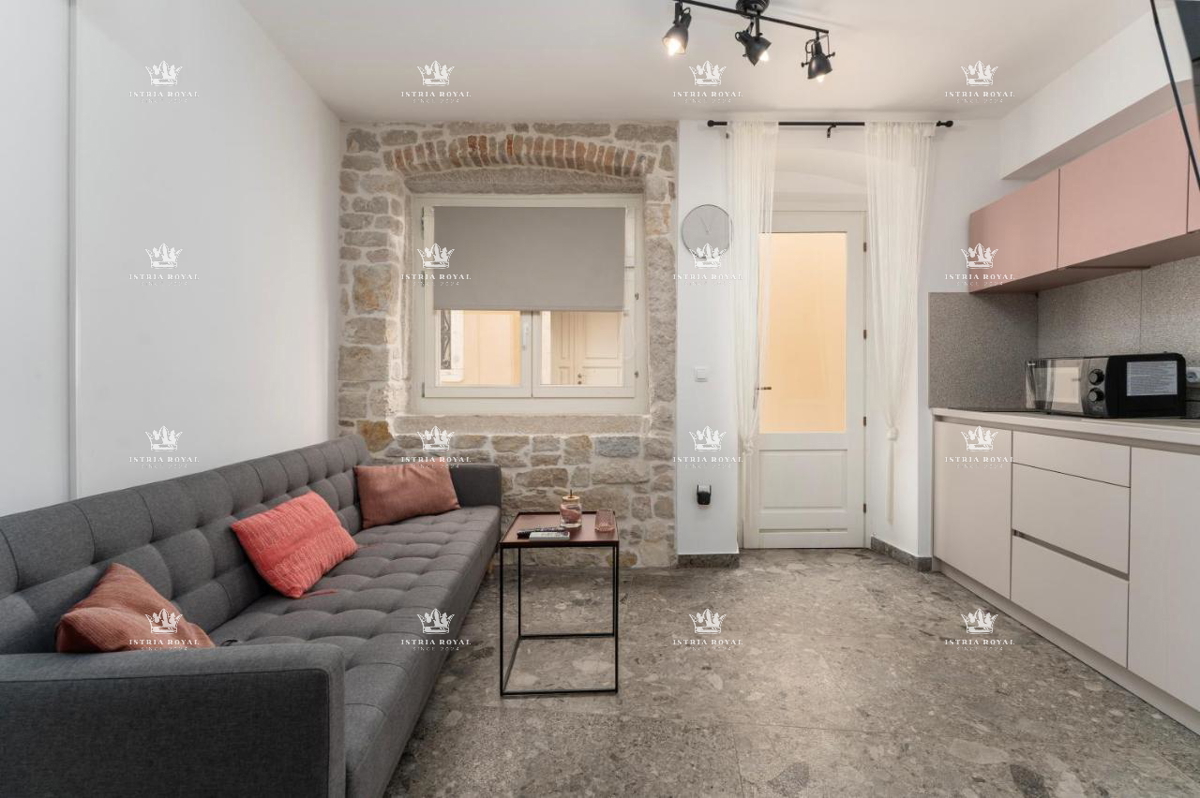 🏡 CASA IN PIETRA NEL CENTRO DI VRSAR – INVESTIMENTO IDEALE! 🏖️