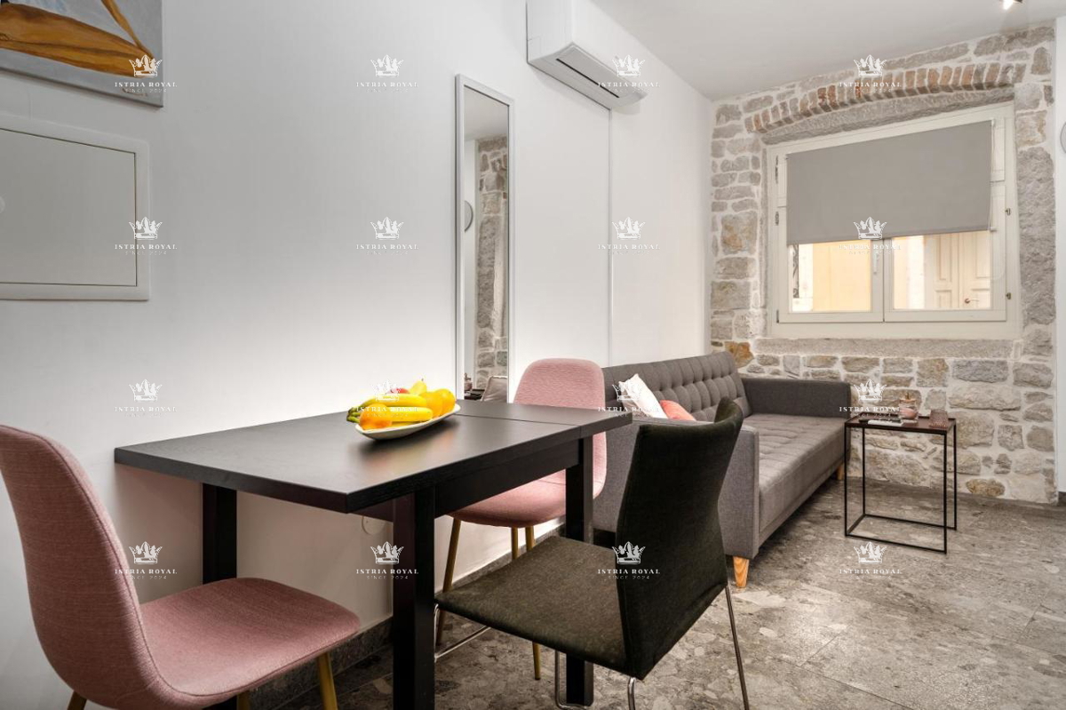 🏡 CASA IN PIETRA NEL CENTRO DI VRSAR – INVESTIMENTO IDEALE! 🏖️