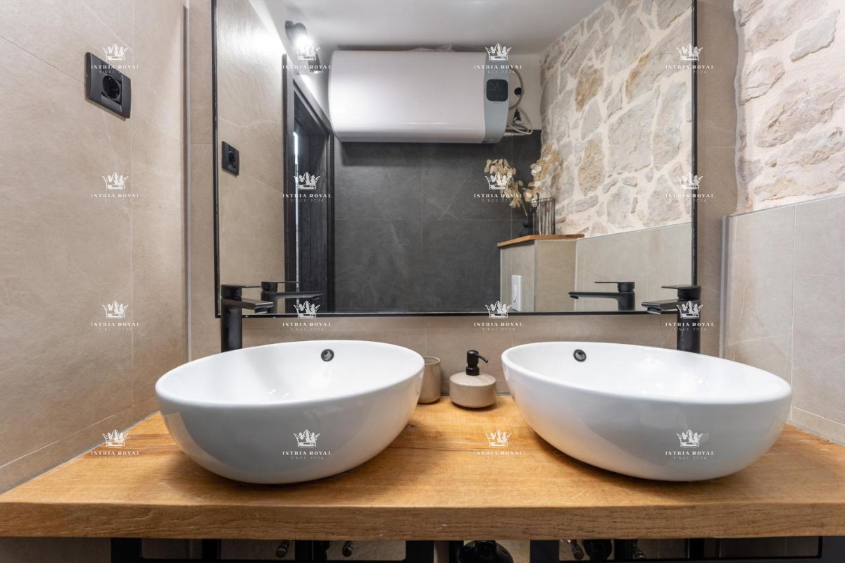 🏡 CASA IN PIETRA NEL CENTRO DI VRSAR – INVESTIMENTO IDEALE! 🏖️