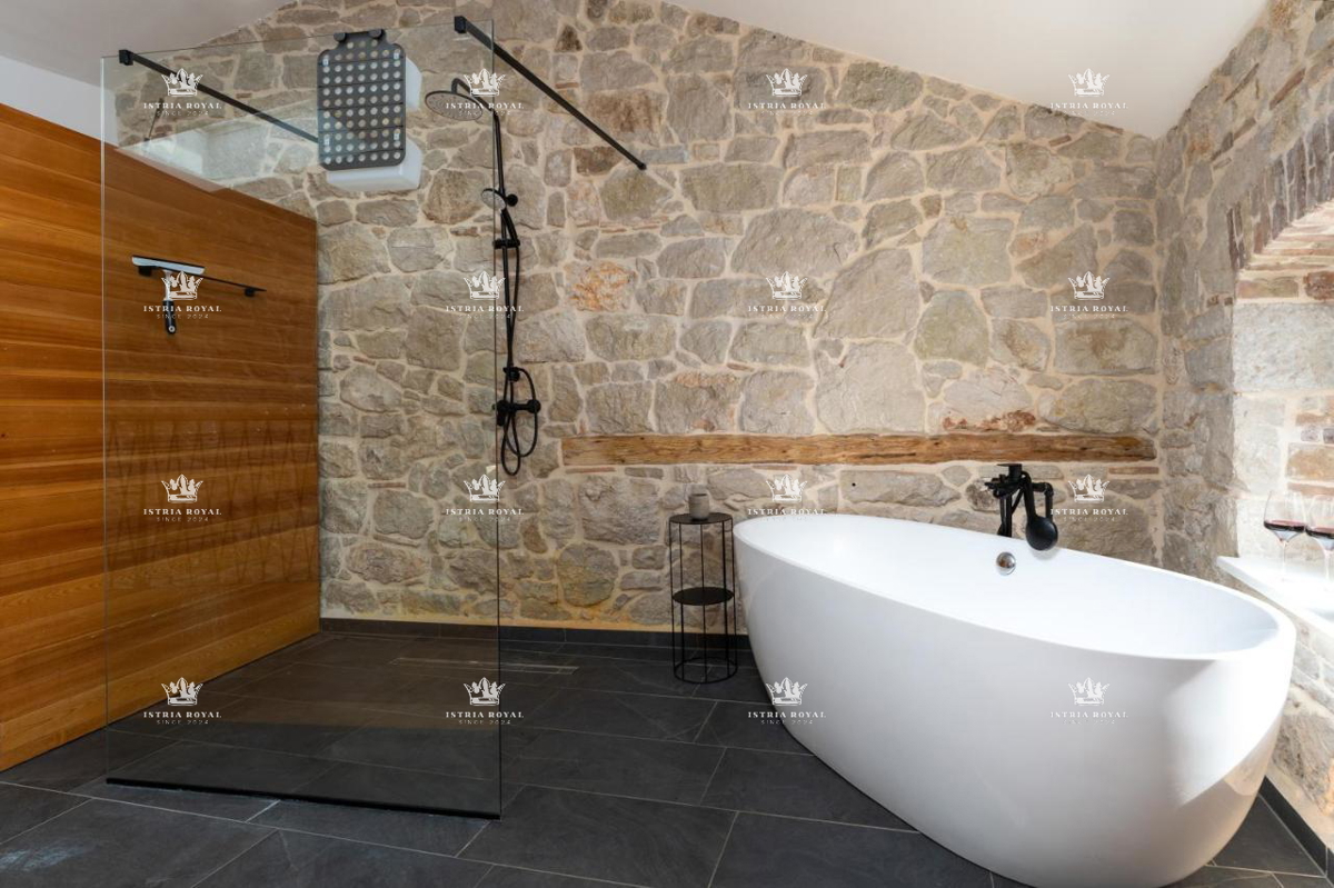 🏡 CASA IN PIETRA NEL CENTRO DI VRSAR – INVESTIMENTO IDEALE! 🏖️