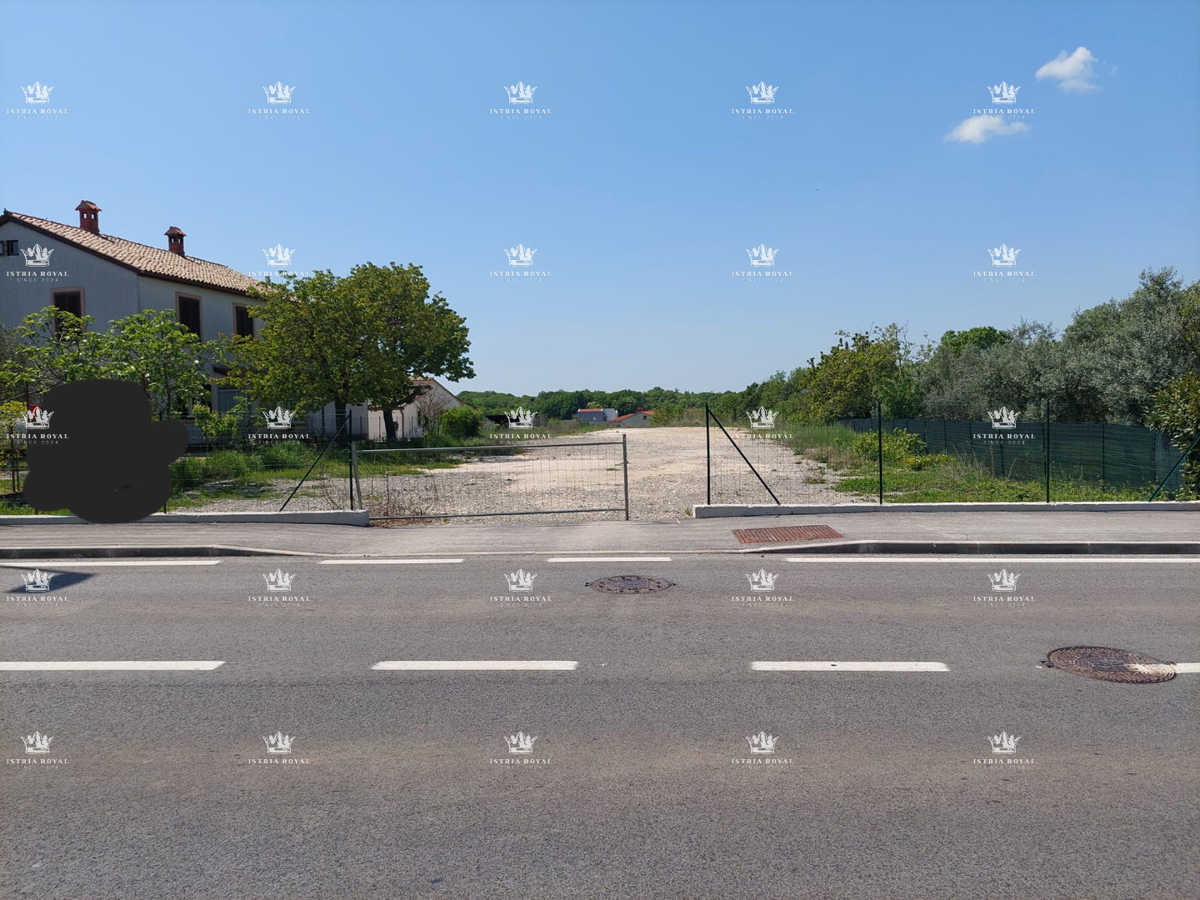 Istra, Pula, Loborika, vendita di terreni edificabili con oneri comunali pagati, costruzione di una casa, opportunità.