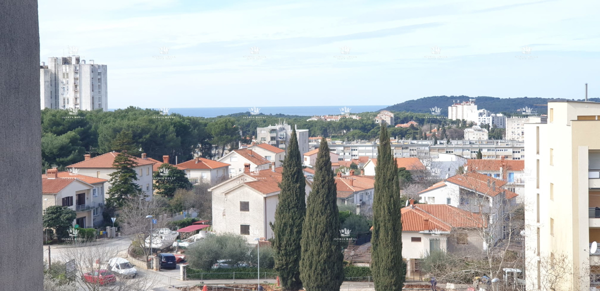 Appartamento con vista mare – Pola, Centro – 84 m², 3 camere, ascensore, parcheggio!