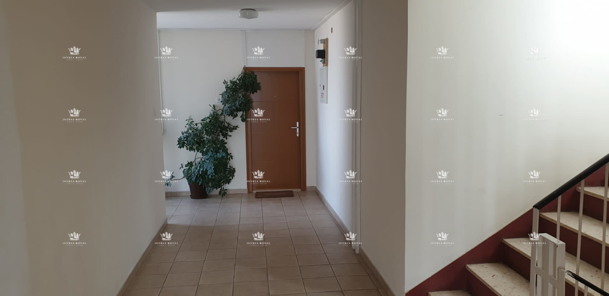 Appartamento con vista mare – Pola, Centro – 84 m², 3 camere, ascensore, parcheggio!