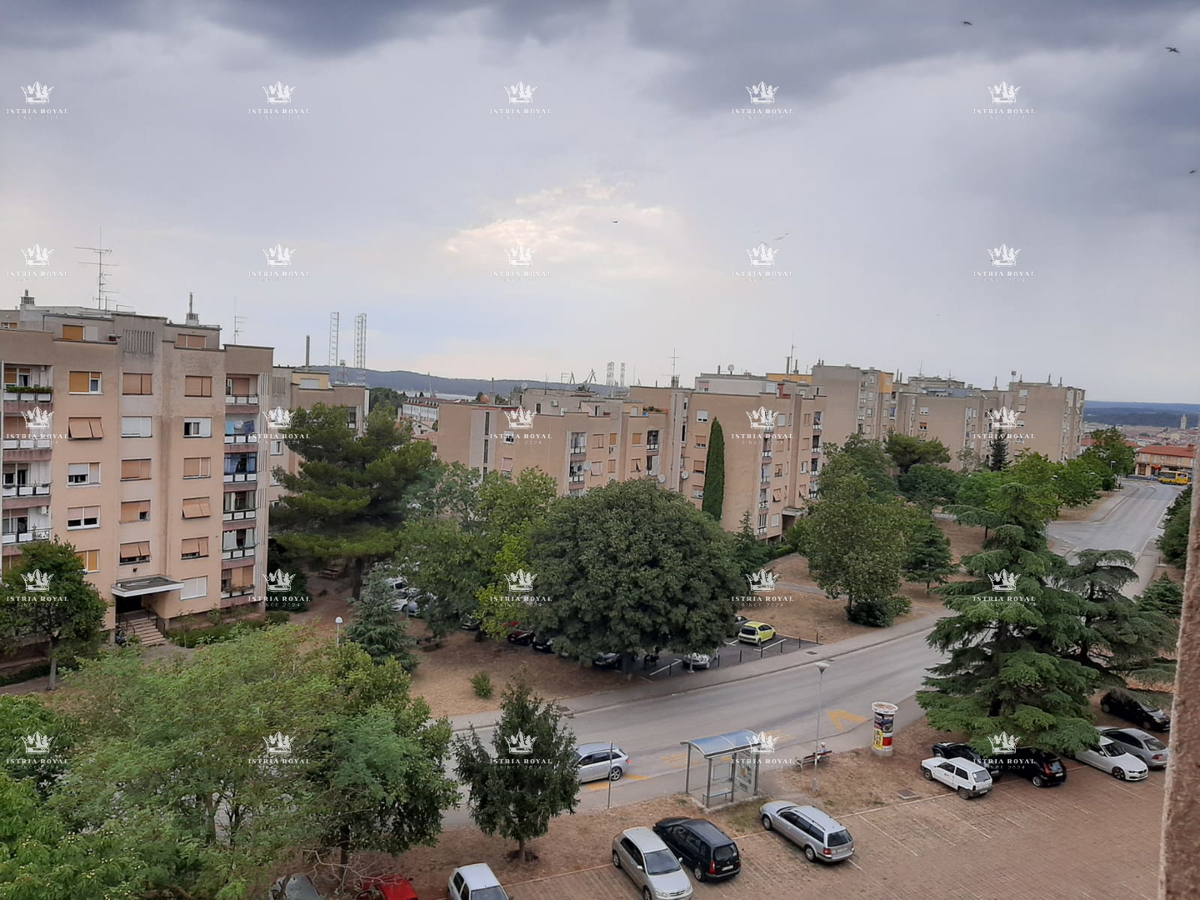 Appartamento con vista mare – Pola, Centro – 84 m², 3 camere, ascensore, parcheggio!