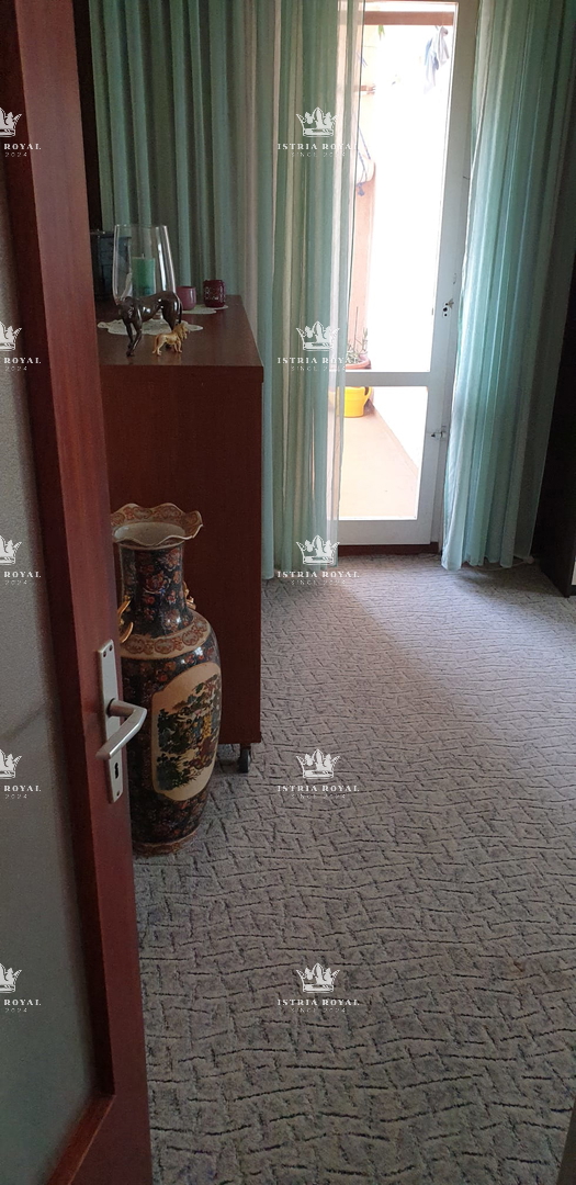 Appartamento con vista mare – Pola, Centro – 84 m², 3 camere, ascensore, parcheggio!