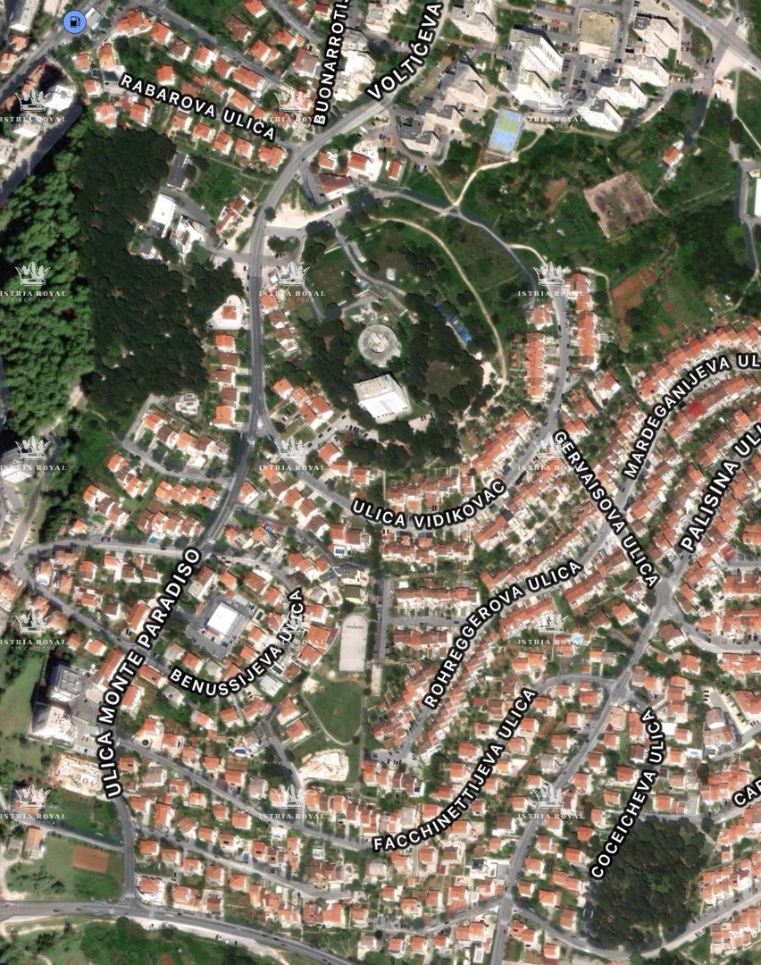 Appartamento con vista mare – Pola, Centro – 84 m², 3 camere, ascensore, parcheggio!