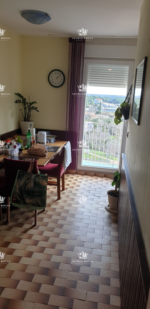 Appartamento con vista mare – Pola, Centro – 84 m², 3 camere, ascensore, parcheggio!