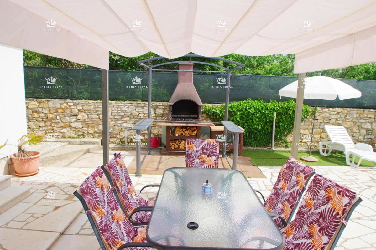 Istria, Pola – Casa con piscina in vendita | Monte Serpo, posizione tranquilla circondata dalla natura