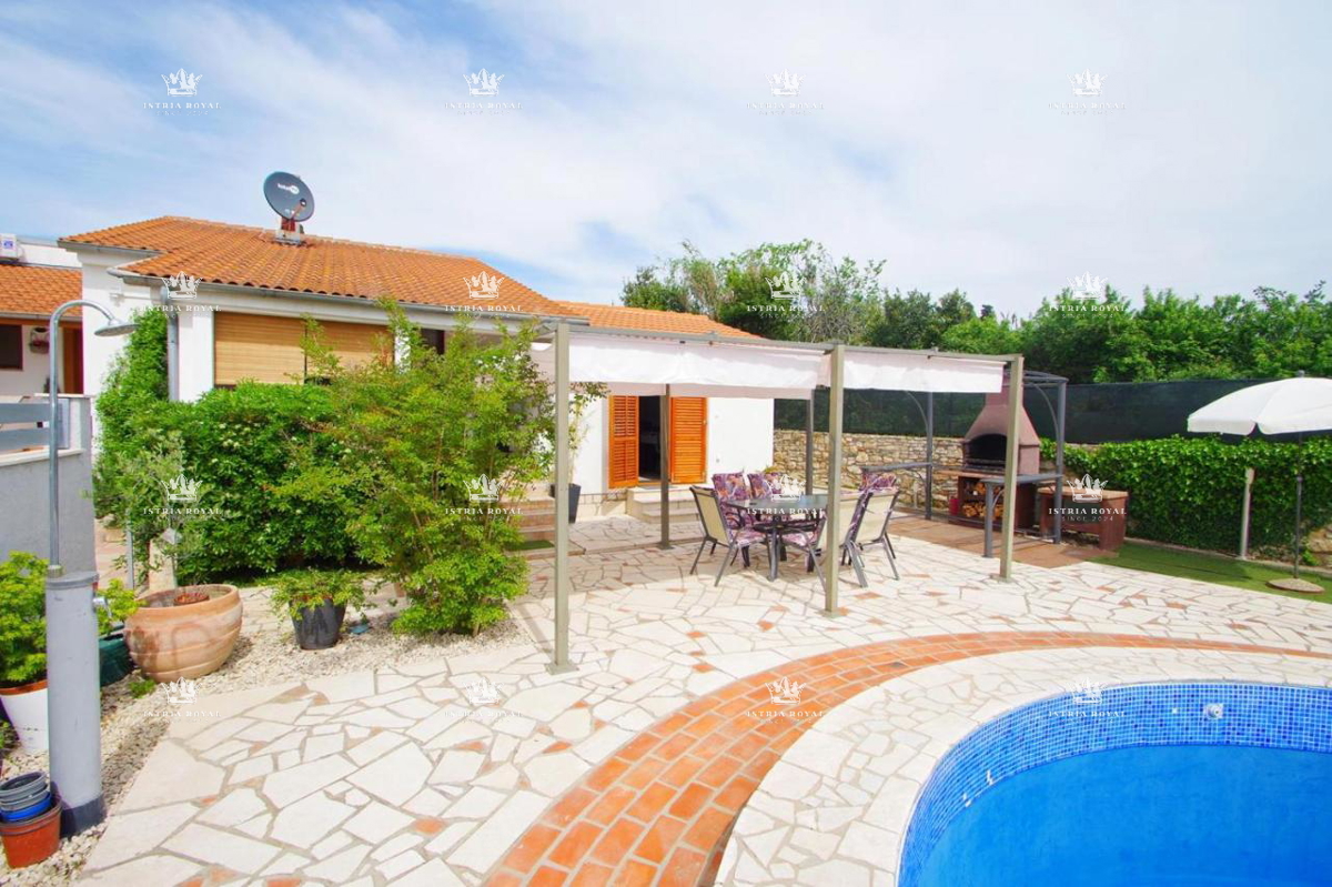 Istria, Pola – Casa con piscina in vendita | Monte Serpo, posizione tranquilla circondata dalla natura