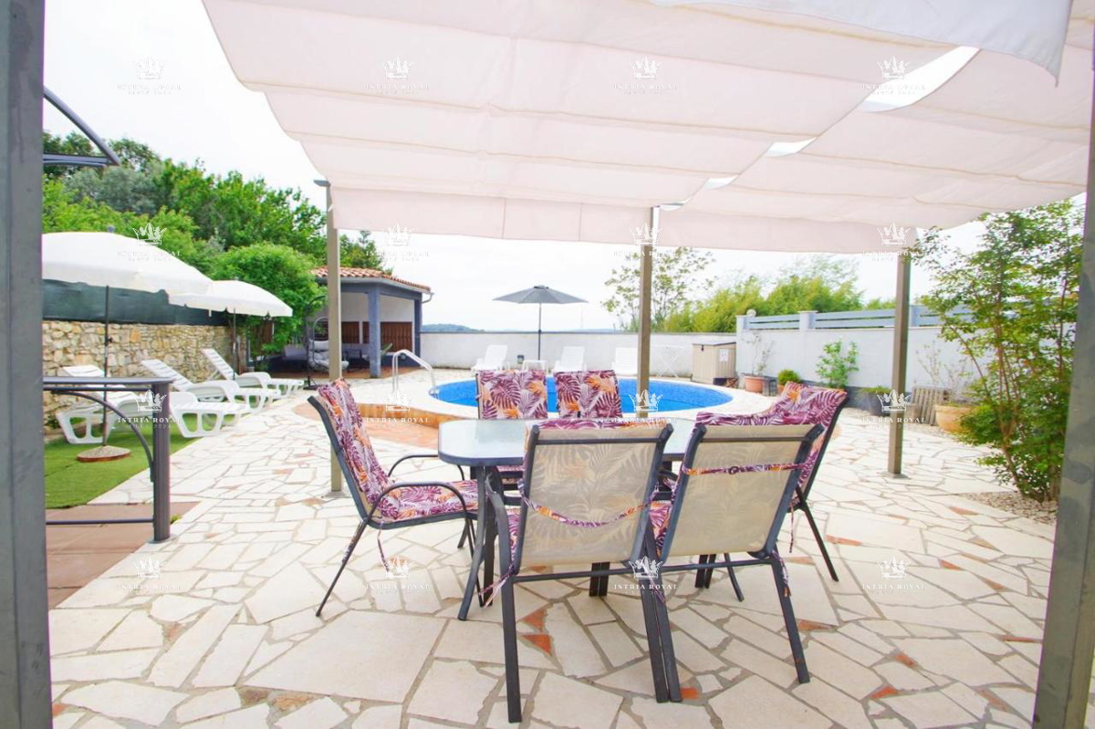 Istria, Pola – Casa con piscina in vendita | Monte Serpo, posizione tranquilla circondata dalla natura