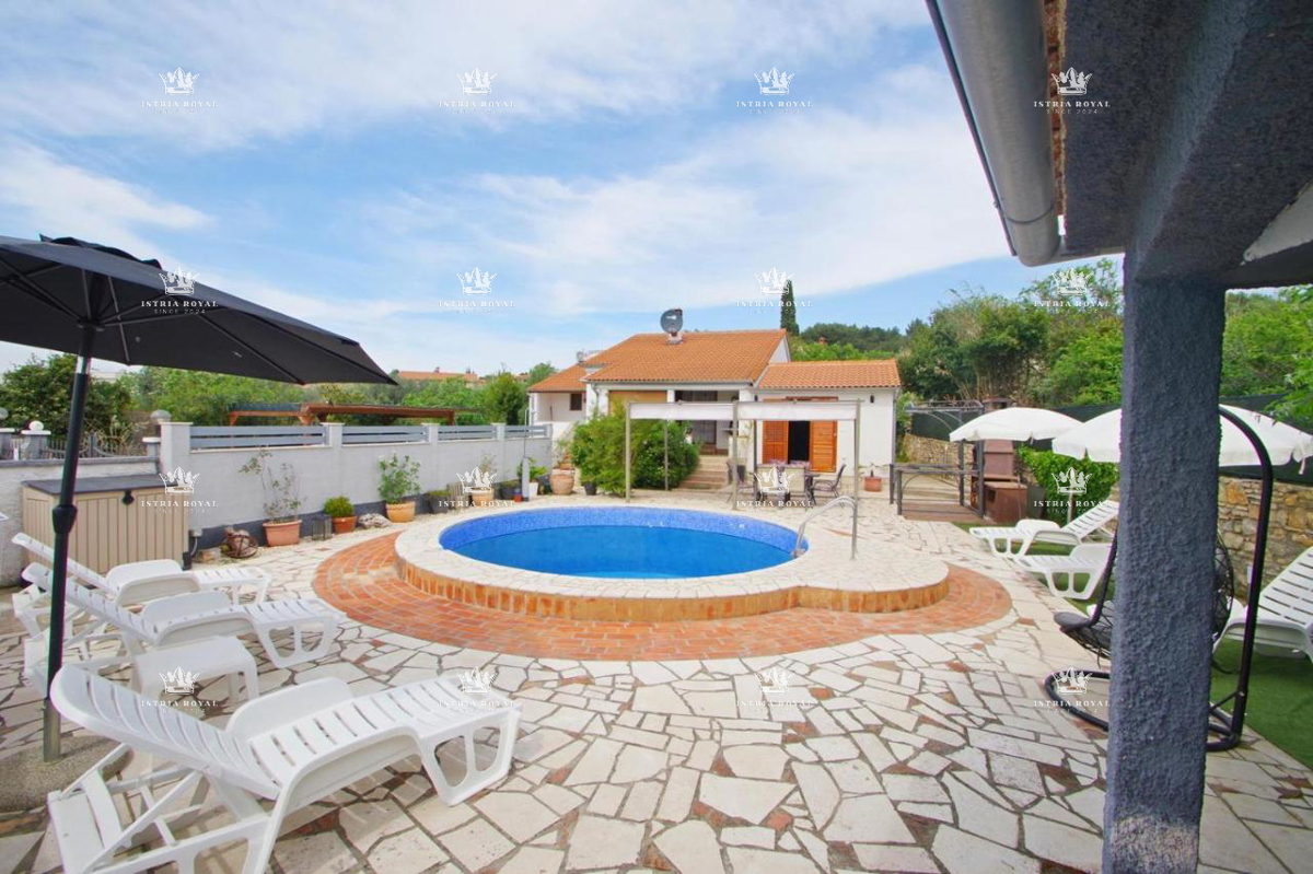 Istria, Pola – Casa con piscina in vendita | Monte Serpo, posizione tranquilla circondata dalla natura