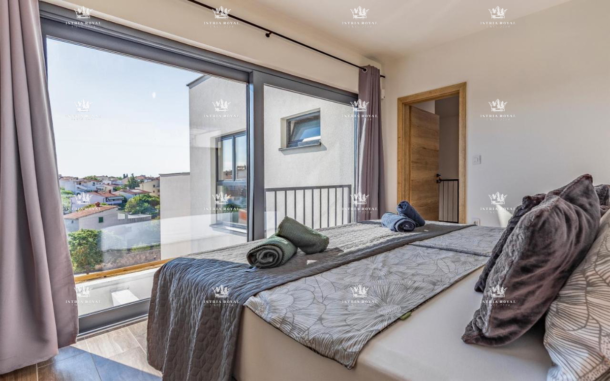 Villa di lusso con piscina in vendita a Medulin – 200 m dal mare, 2 unità abitative!