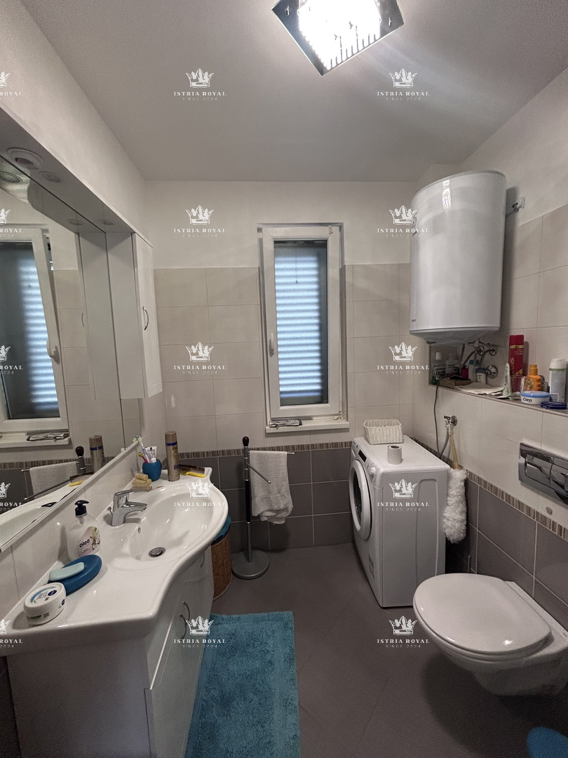 Istria, Brtonigla, 2 camere da letto + soggiorno, appartamento 84m2, nuova costruzione, terrazza, due posti auto, cortile 200m2