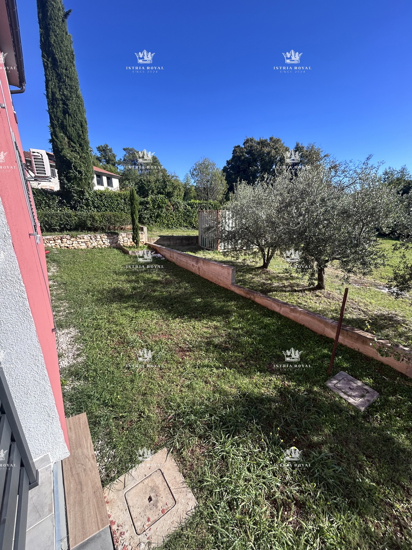 Istria, Brtonigla, 2 camere da letto + soggiorno, appartamento 84m2, nuova costruzione, terrazza, due posti auto, cortile 200m2