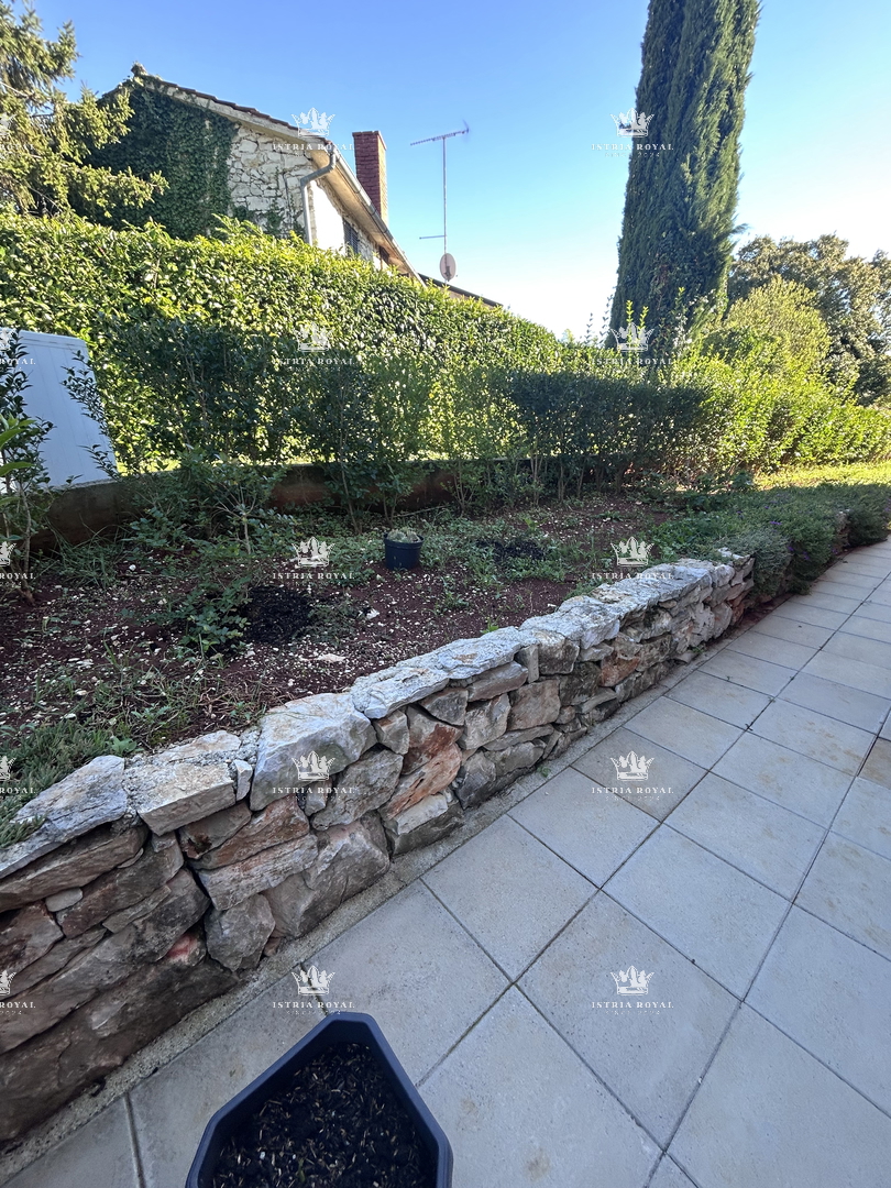 Istria, Brtonigla, 2 camere da letto + soggiorno, appartamento 84m2, nuova costruzione, terrazza, due posti auto, cortile 200m2