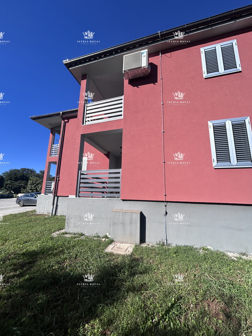 Istria, Brtonigla, 2 camere da letto + soggiorno, appartamento 84m2, nuova costruzione, terrazza, due posti auto, cortile 200m2