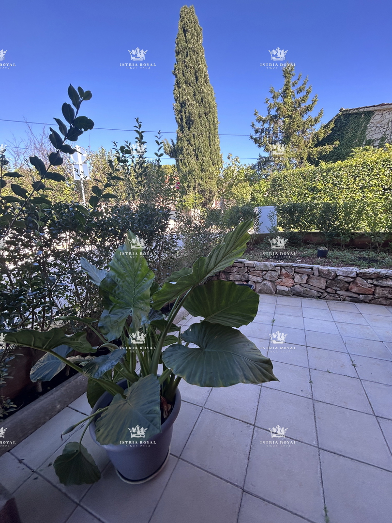 Istria, Brtonigla, 2 camere da letto + soggiorno, appartamento 84m2, nuova costruzione, terrazza, due posti auto, cortile 200m2