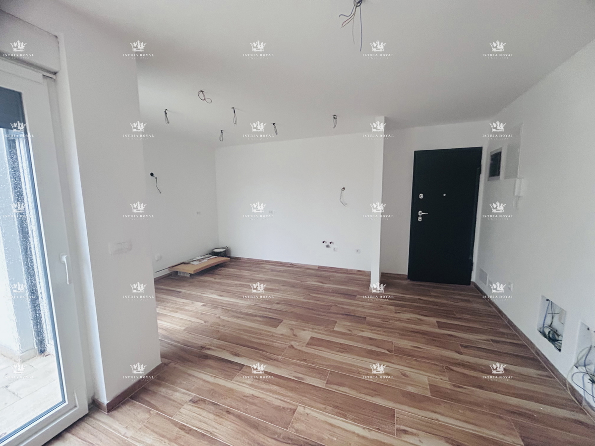 Istra, Novigrad, appartamento 65m2, due terrazze, 2 camere da letto + soggiorno con angolo cottura, vista mare, parcheggio