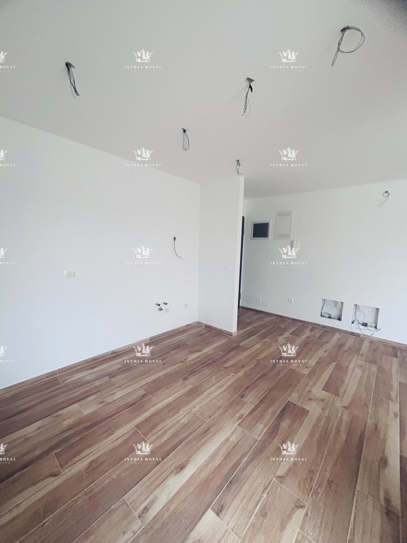 Istra, Novigrad, appartamento 65m2, due terrazze, 2 camere da letto + soggiorno con angolo cottura, vista mare, parcheggio