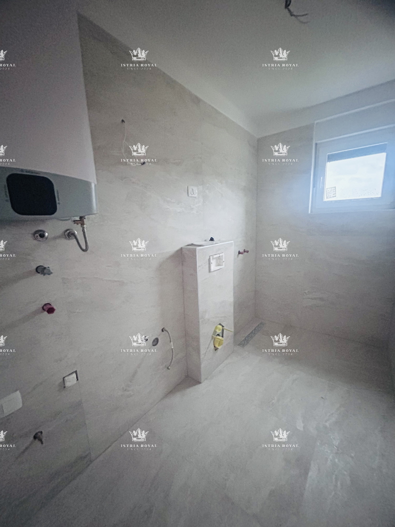 Istra, Novigrad, appartamento 65m2, due terrazze, 2 camere da letto + soggiorno con angolo cottura, vista mare, parcheggio