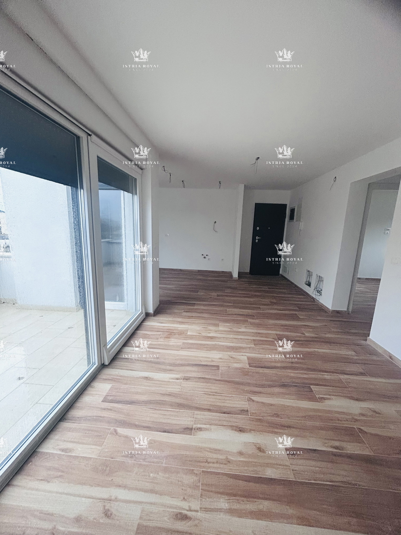 Istra, Novigrad, appartamento 65m2, due terrazze, 2 camere da letto + soggiorno con angolo cottura, vista mare, parcheggio