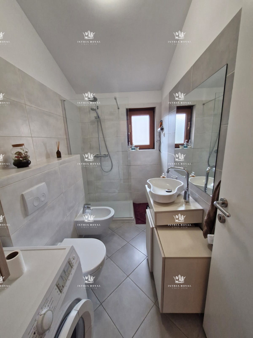 Appartamento con 2 camere da letto a Štinjanu, a 950 m dal mare, giardino + camino