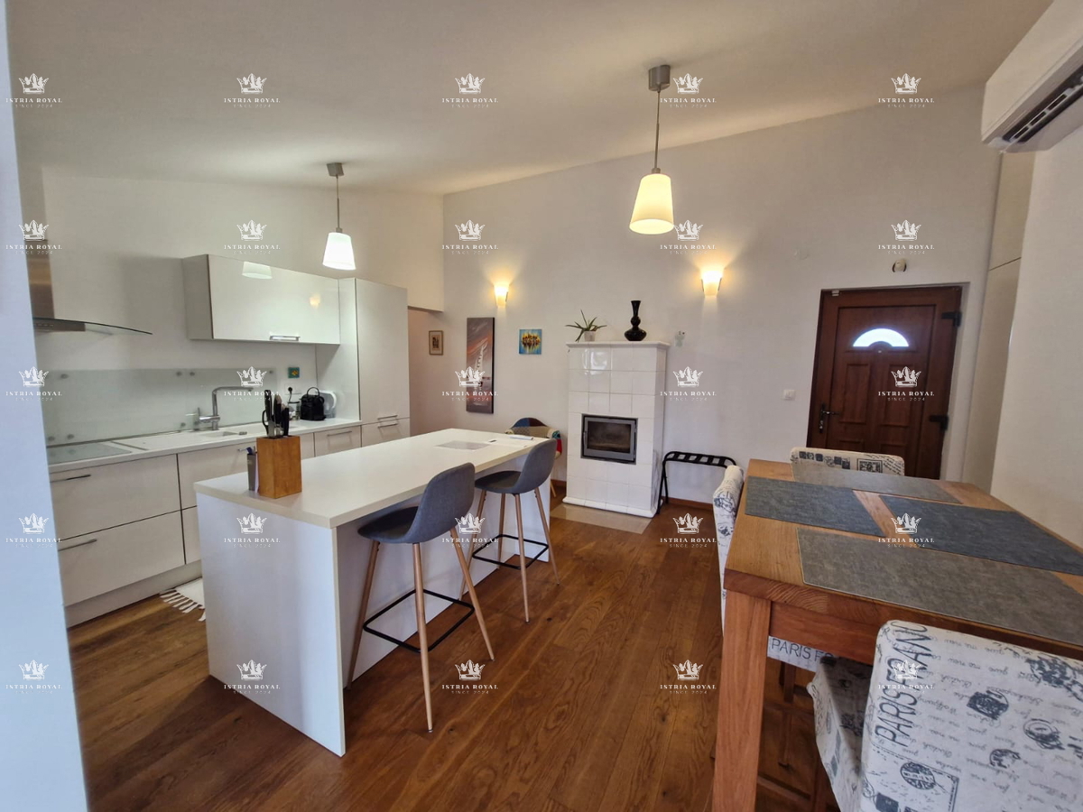 Appartamento con 2 camere da letto a Štinjanu, a 950 m dal mare, giardino + camino