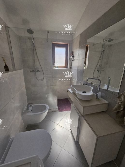 Appartamento con 2 camere da letto a Štinjanu, a 950 m dal mare, giardino + camino