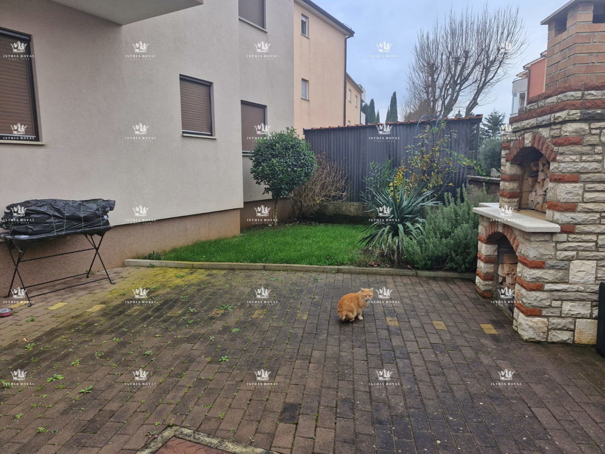 Appartamento con 2 camere da letto a Štinjanu, a 950 m dal mare, giardino + camino