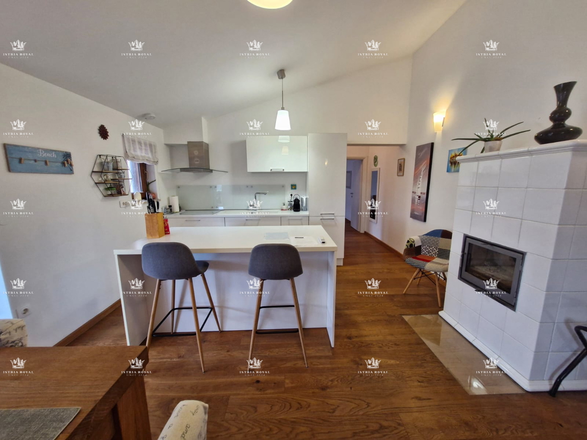 Appartamento con 2 camere da letto a Štinjanu, a 950 m dal mare, giardino + camino