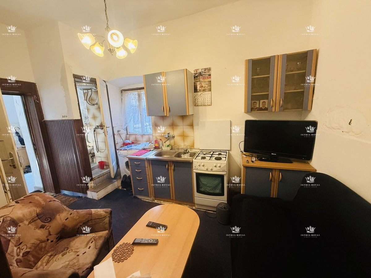 Istra, Pula, ARENA, appartamento 28,58 m², da ristrutturare, 1 vano + soggiorno con angolo cottura