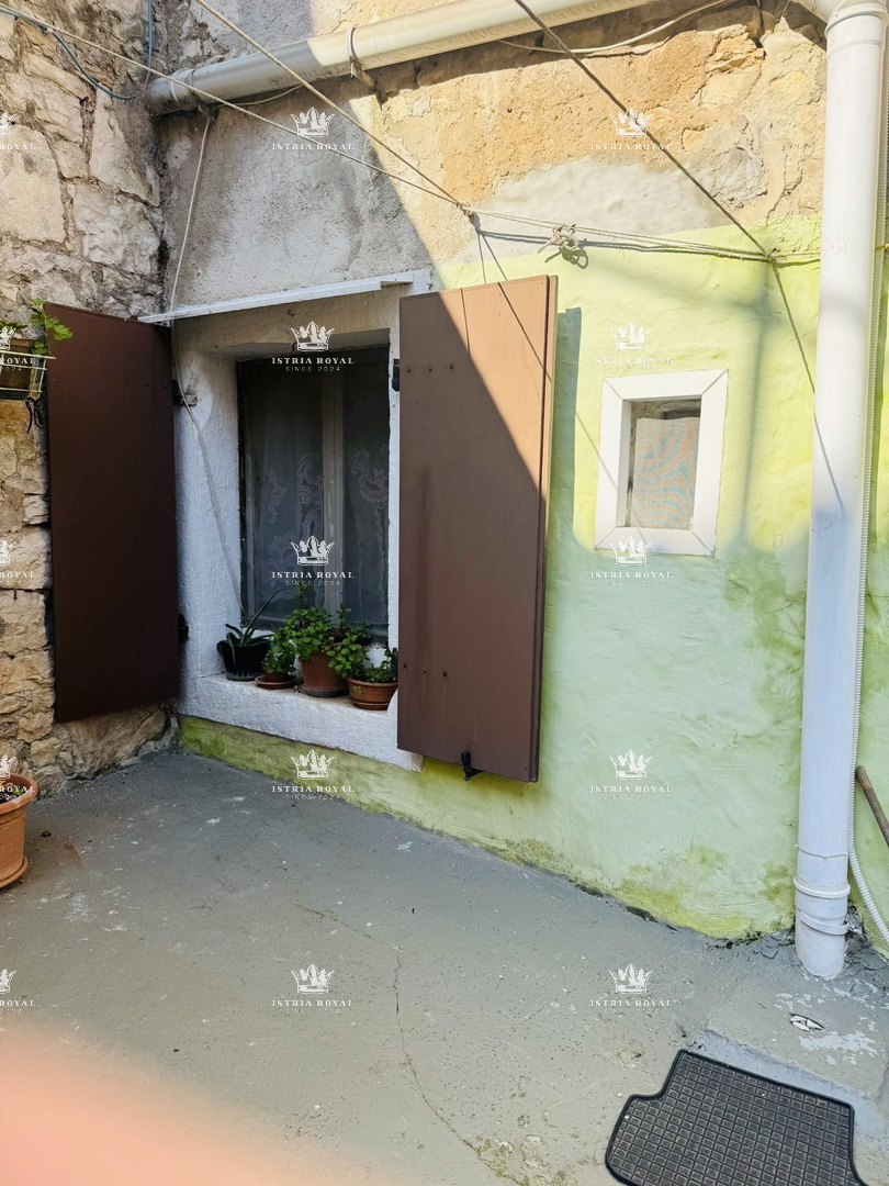 Istra, Pula, ARENA, appartamento 28,58 m², da ristrutturare, 1 vano + soggiorno con angolo cottura