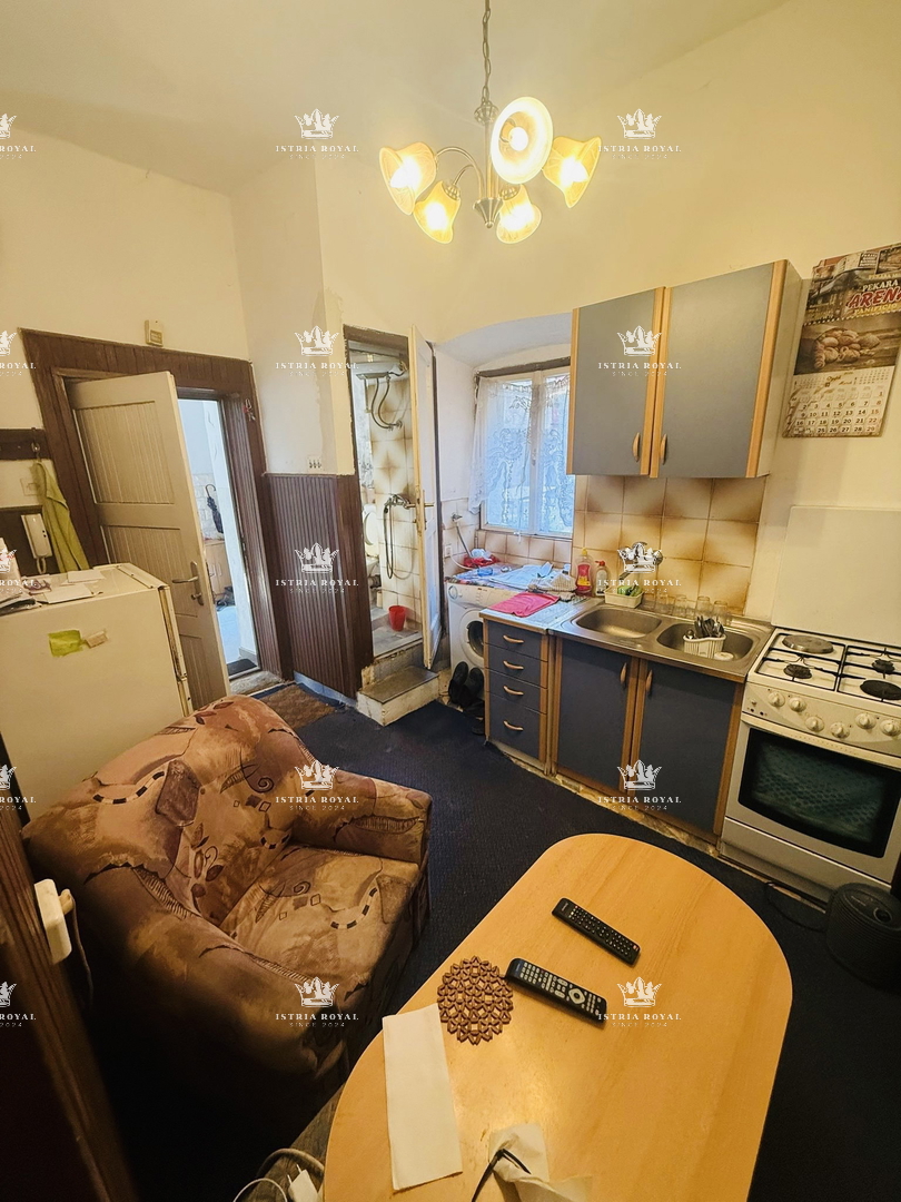 Istra, Pula, ARENA, appartamento 28,58 m², da ristrutturare, 1 vano + soggiorno con angolo cottura